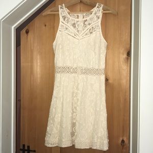 Size M light cream lace dress
